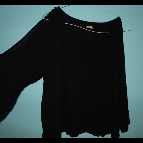 Open shoulder long sleeve Hollister top - Picture 6 of 6